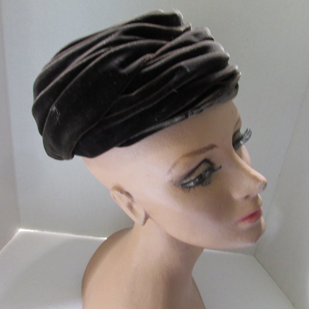 SALE Vintage Pleated Velvet Chocolate Brown Turban Style Hat - Picture 2 of 9